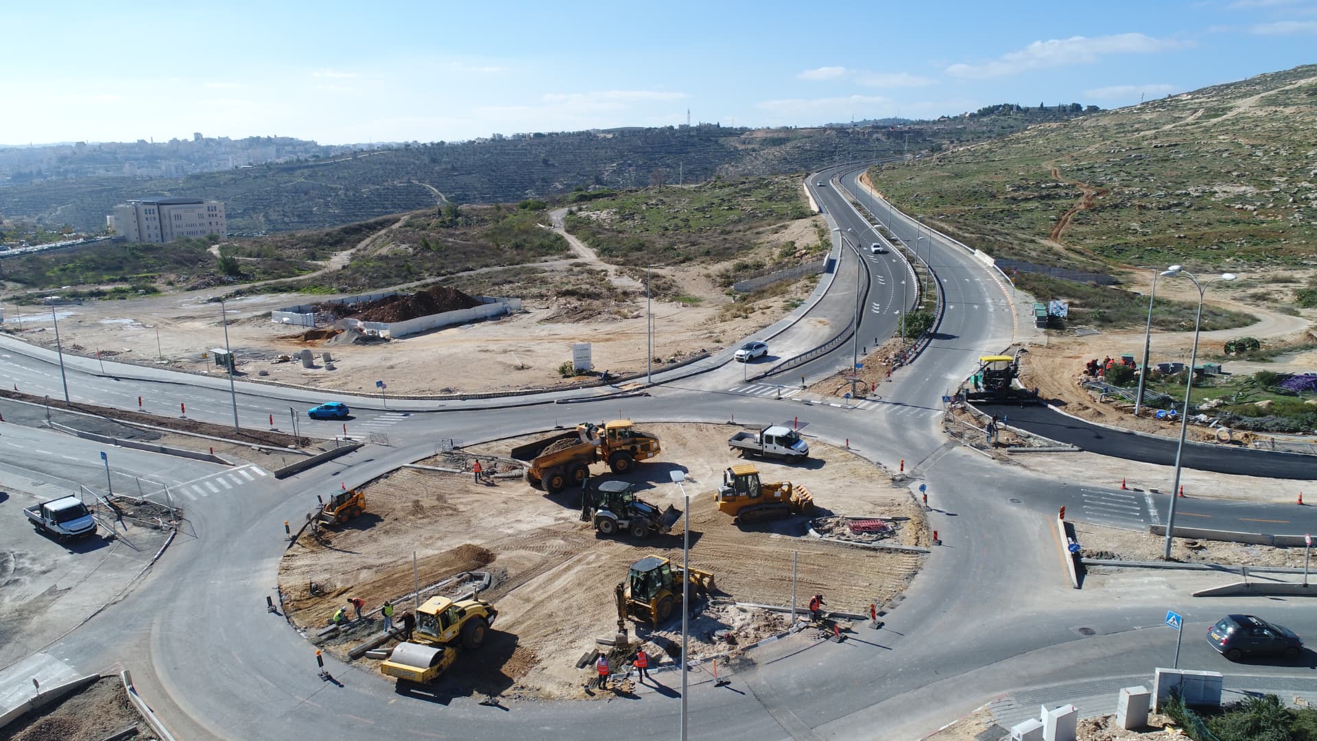 הר חומה, ירושלים — הפיכת מעגלי תנועה בכניסה לשכונה לצמתים מרומזרים — 5