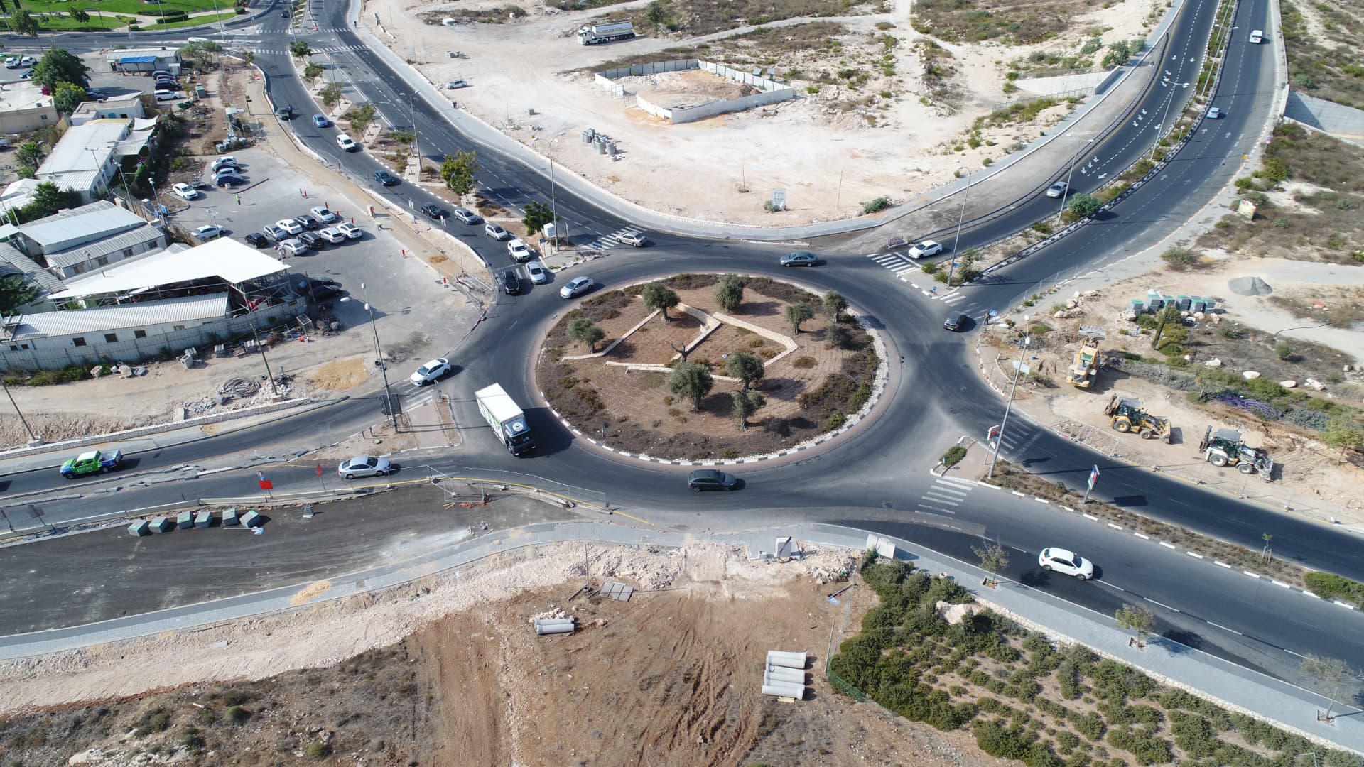 הר חומה, ירושלים — הפיכת מעגלי תנועה בכניסה לשכונה לצמתים מרומזרים — 3